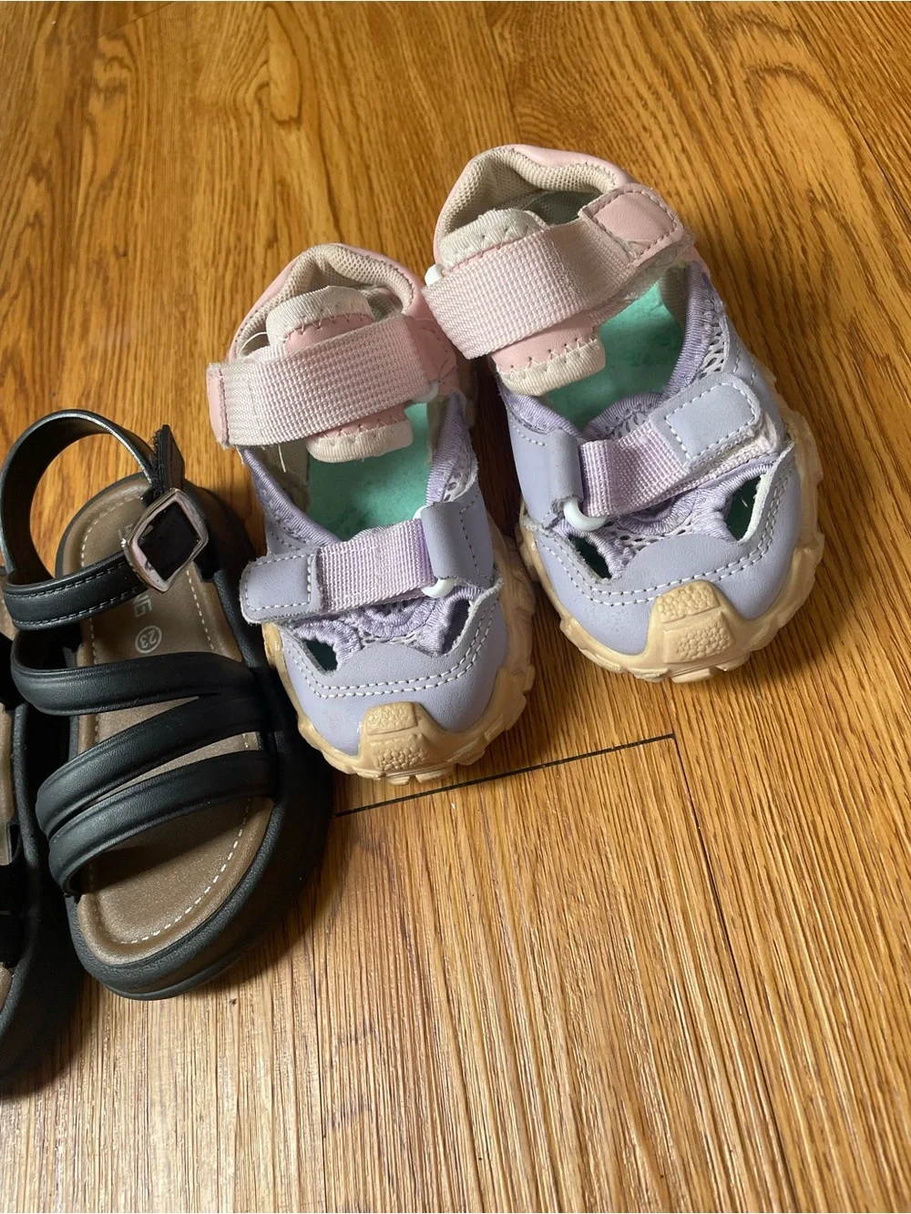 2 pairs of girl sandals size 7